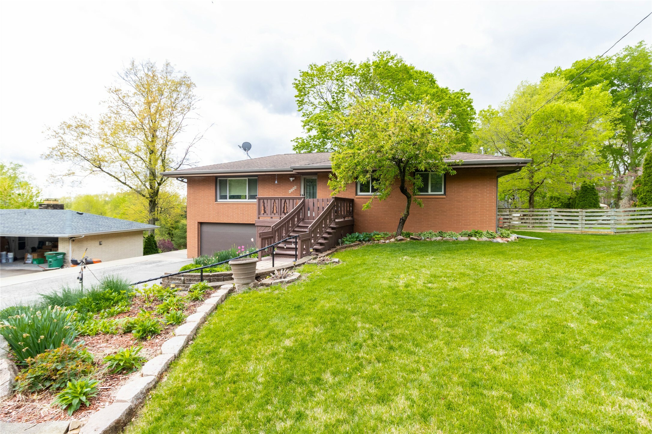Property Photo: 6740 NW Timberline Drive IA 50313