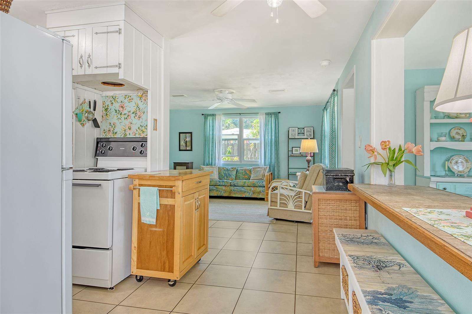 Property Photo: 305 Palmetto Road W FL 34275