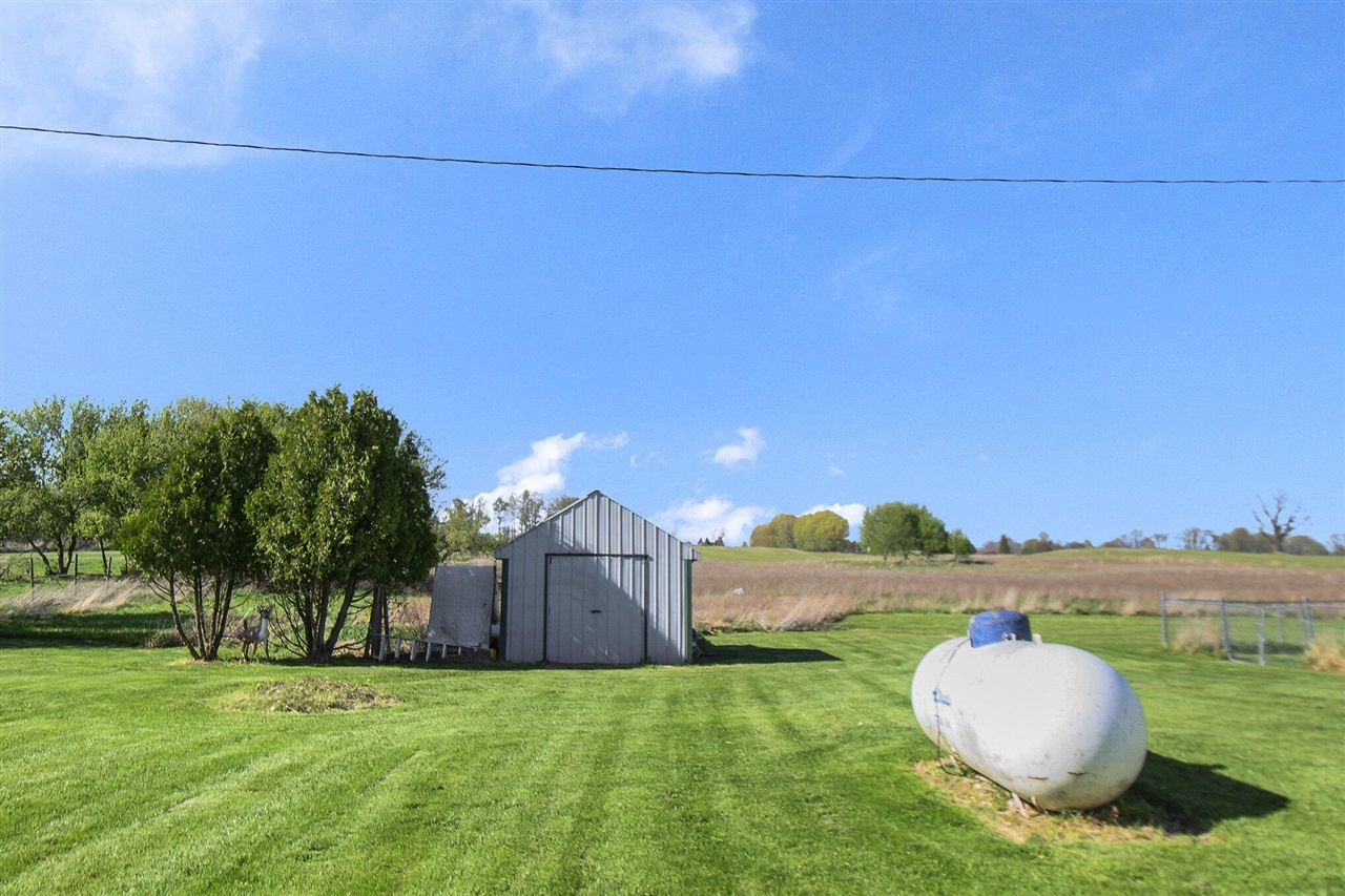 Property Photo: 6253 Mills Highway MI 48827-9027