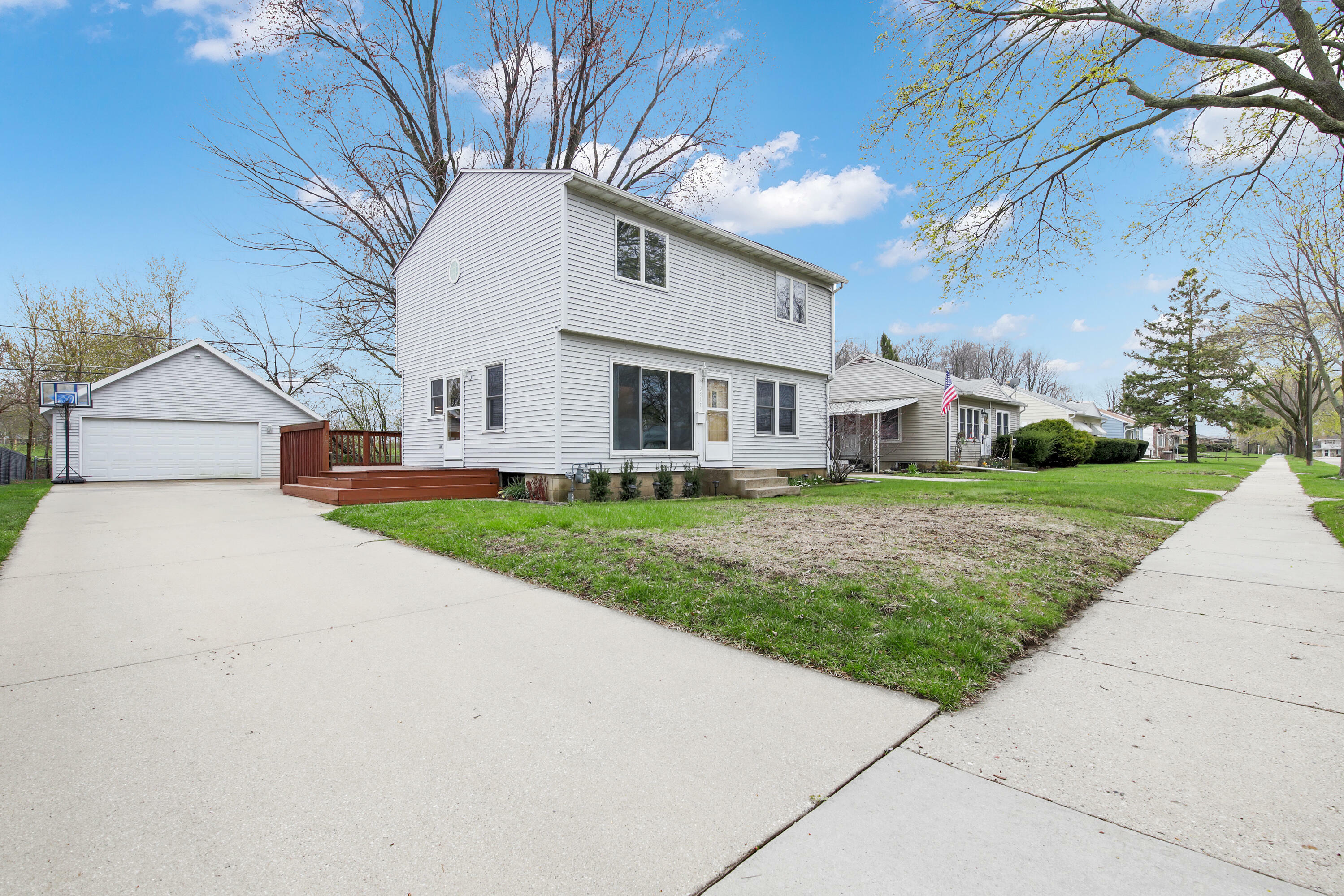 3317 E Denton Ave  Saint Francis WI 53235 photo
