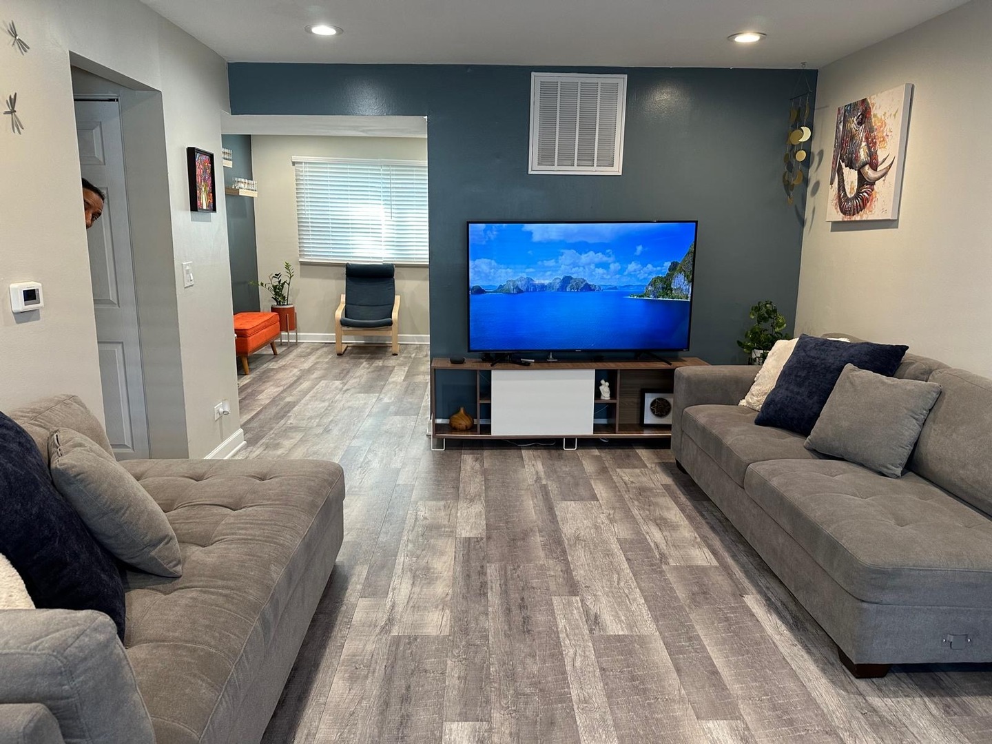 Property Photo: 1926 W Pratt Boulevard 3A IL 60626