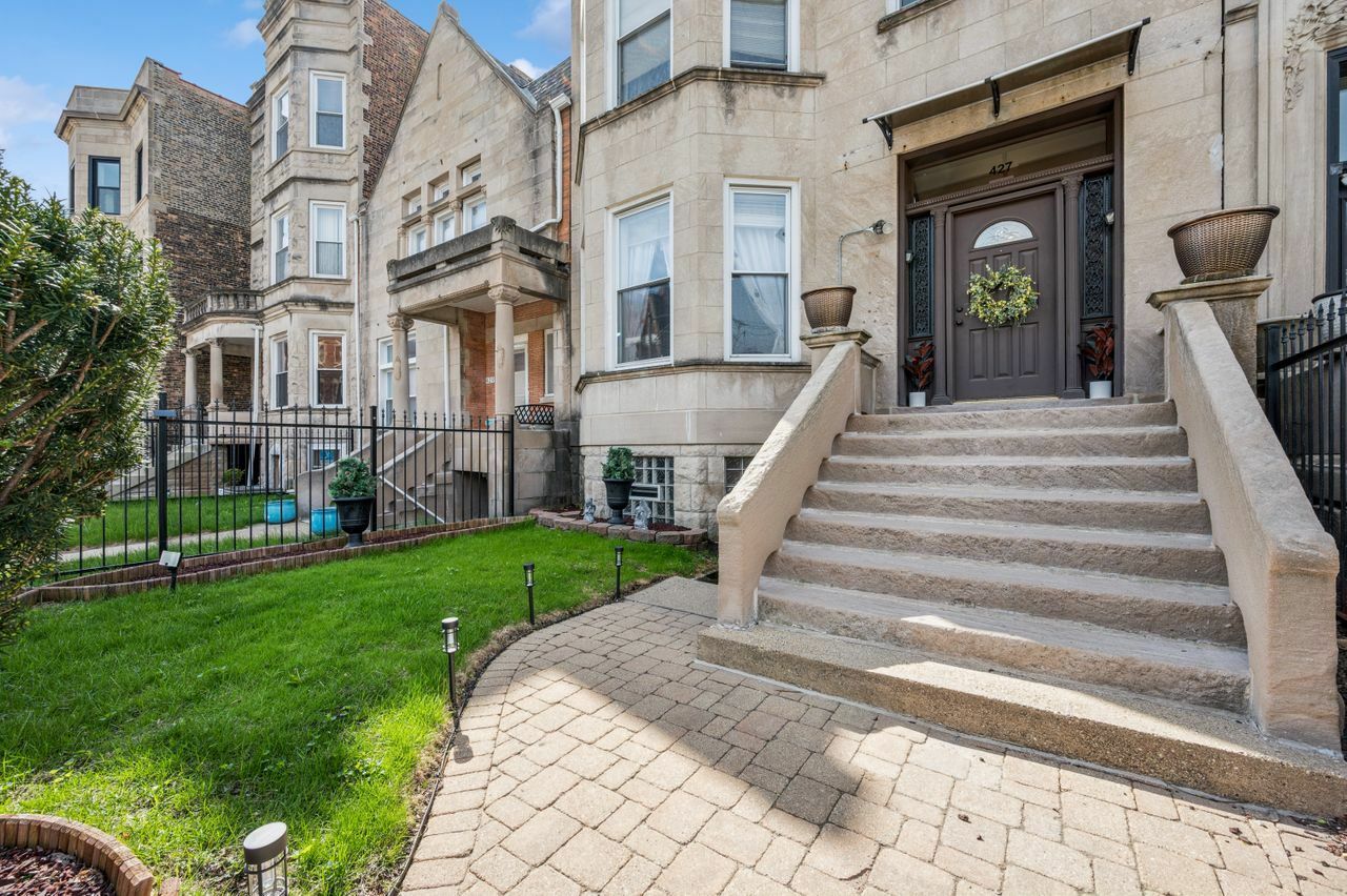 Property Photo: 427 E 50th Street IL 60615
