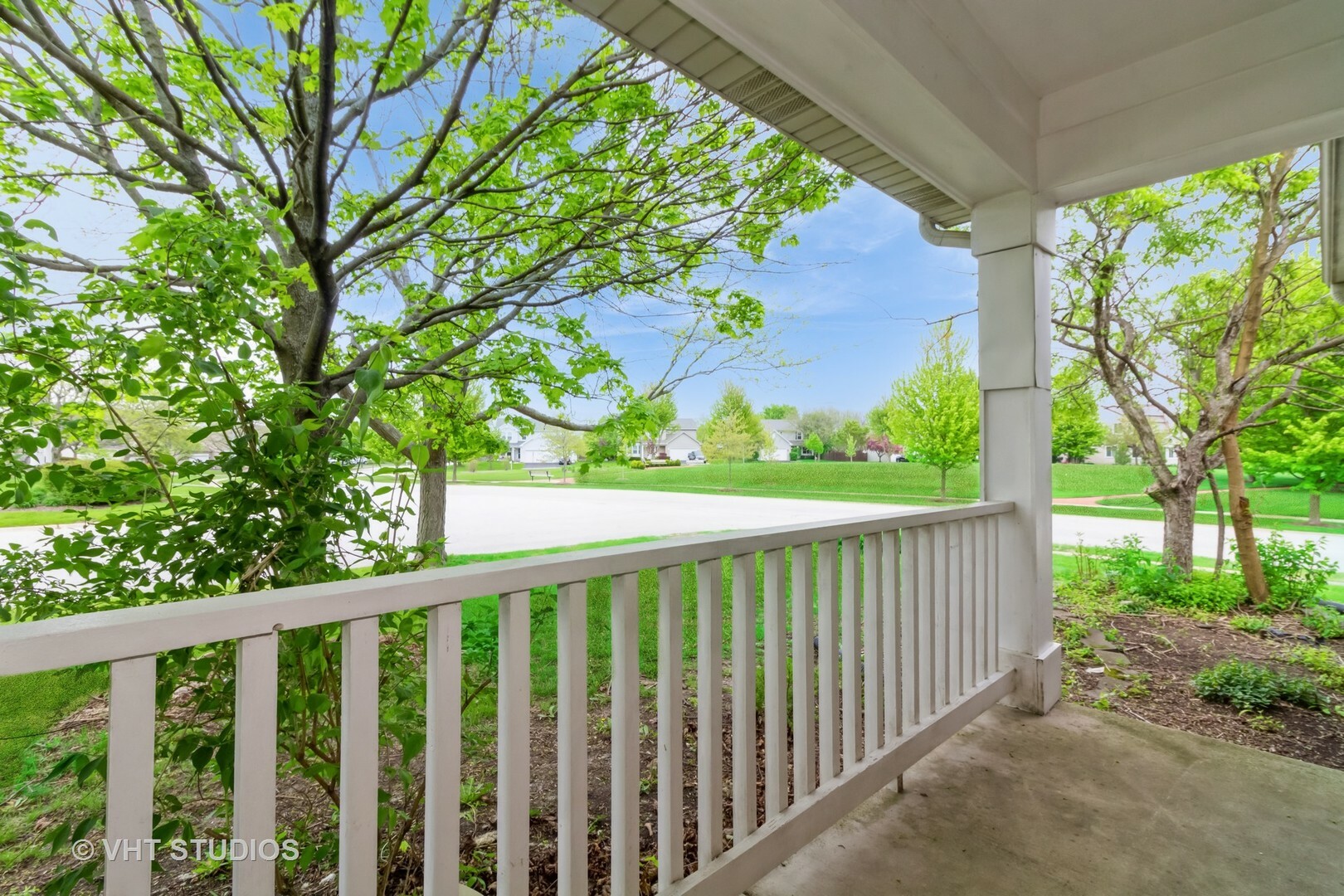 Property Photo: 401 Sunshine Court IL 60543