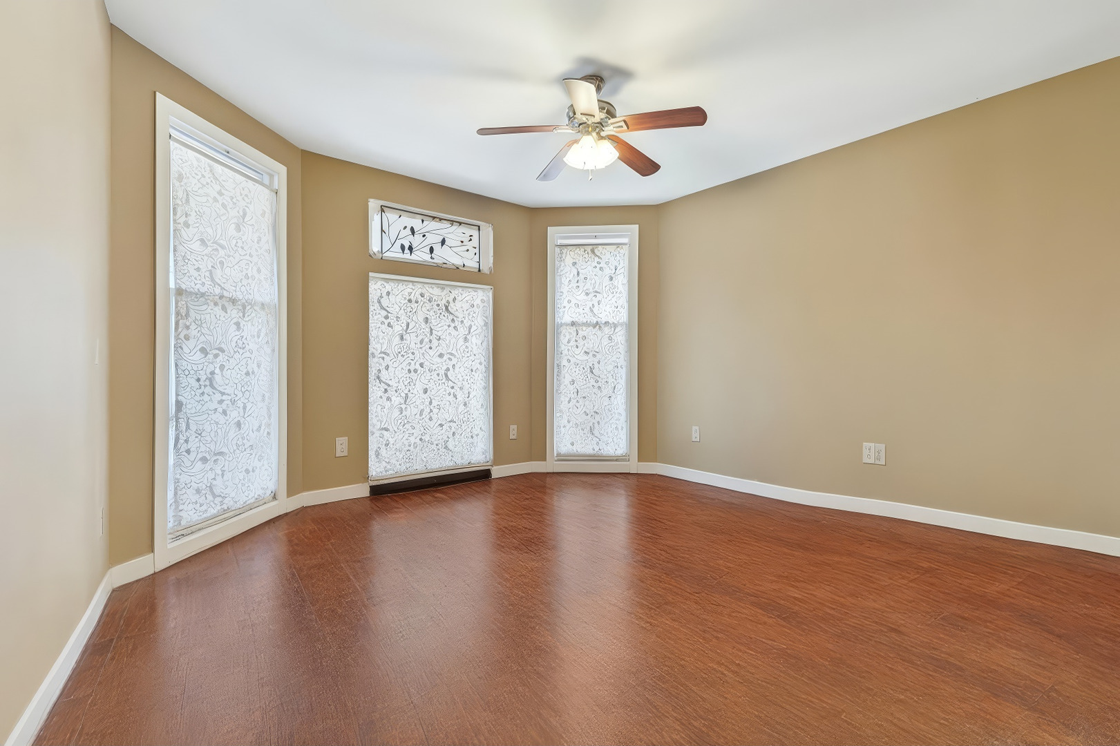 Property Photo: 160 N Waller Avenue IL 60644