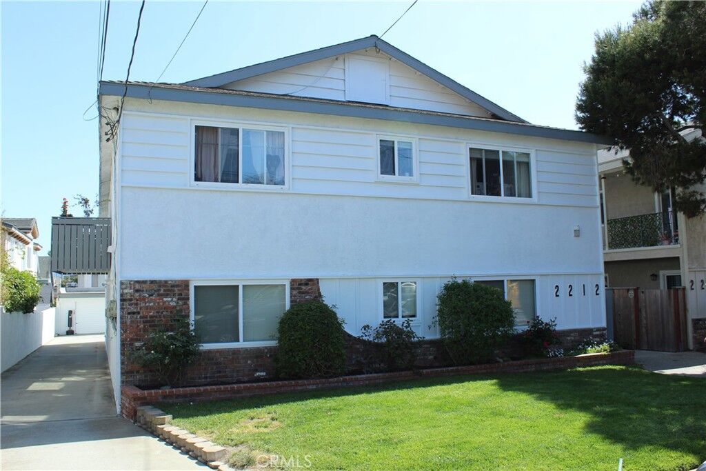 Property Photo: 2212 Clark Lane CA 90278