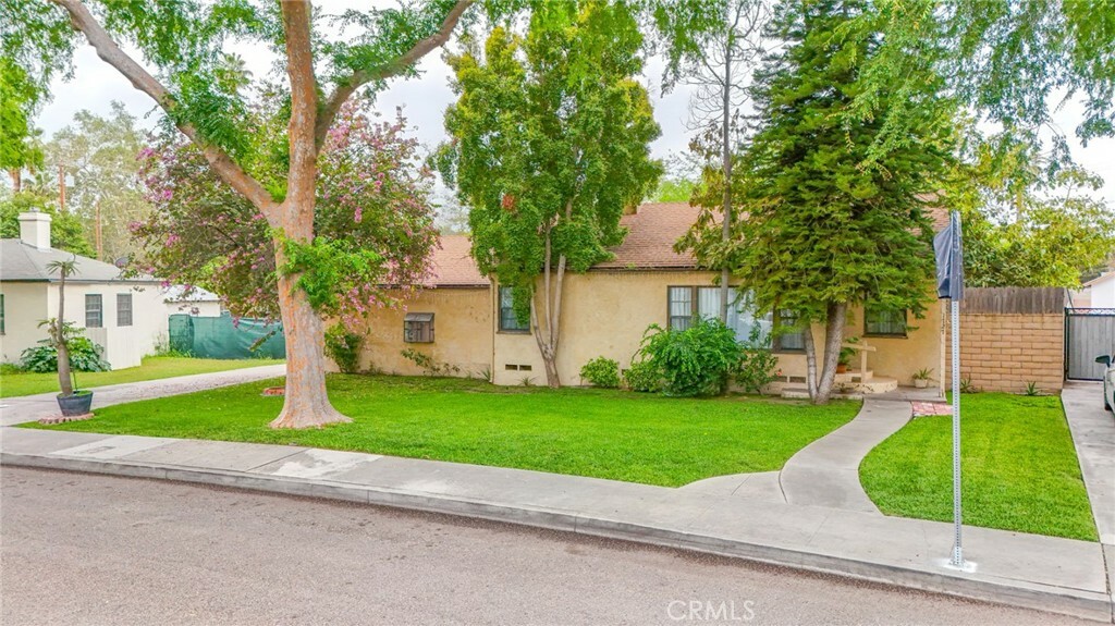 Property Photo: 1727 Westwood Place CA 91768
