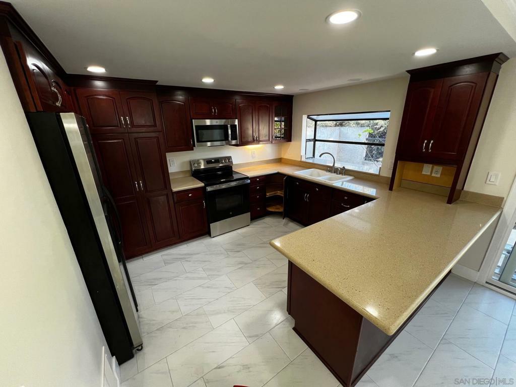 Property Photo: 11524 Azucena Dr CA 92124