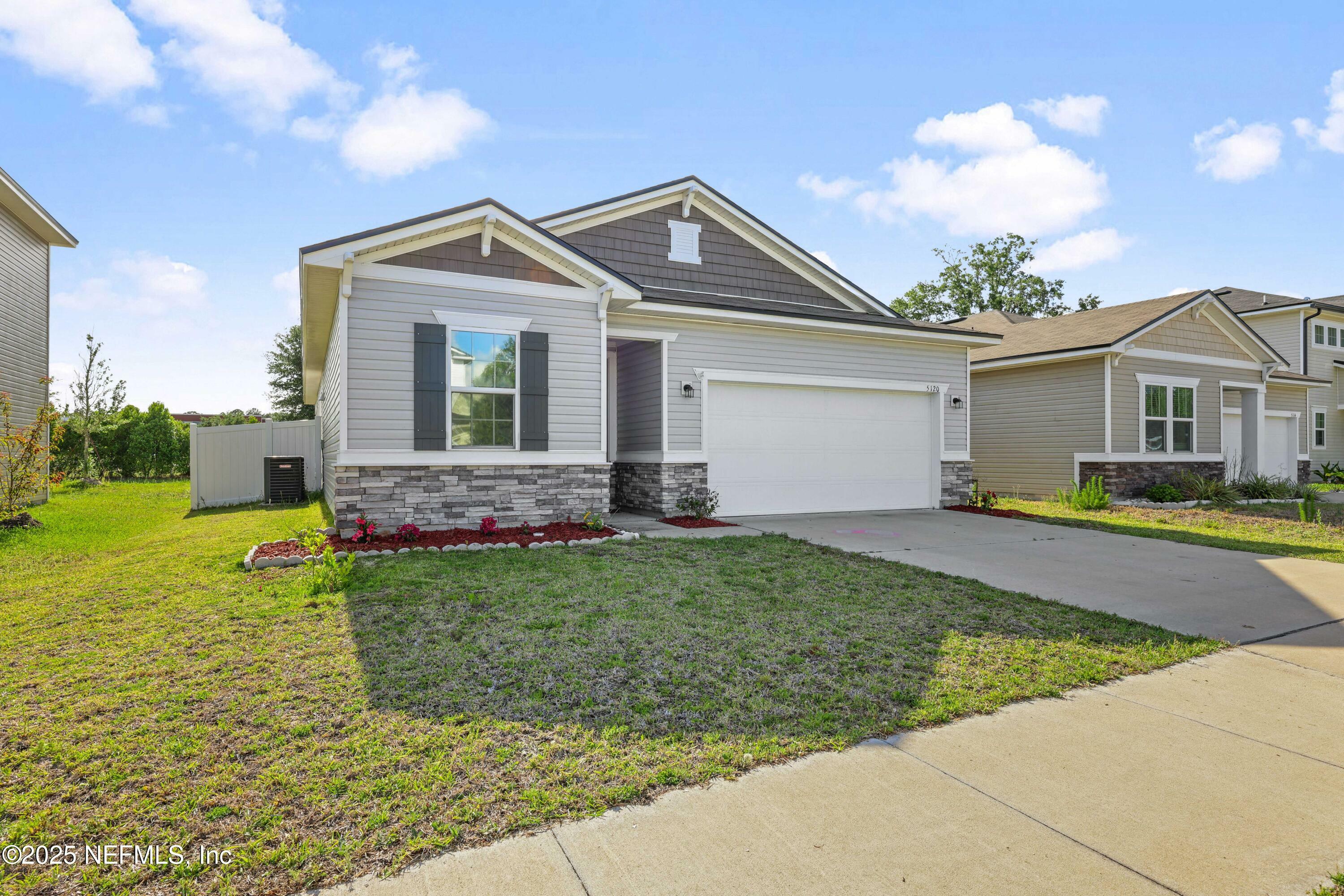 Property Photo: 5120 Sawmill Pt Way FL 32210
