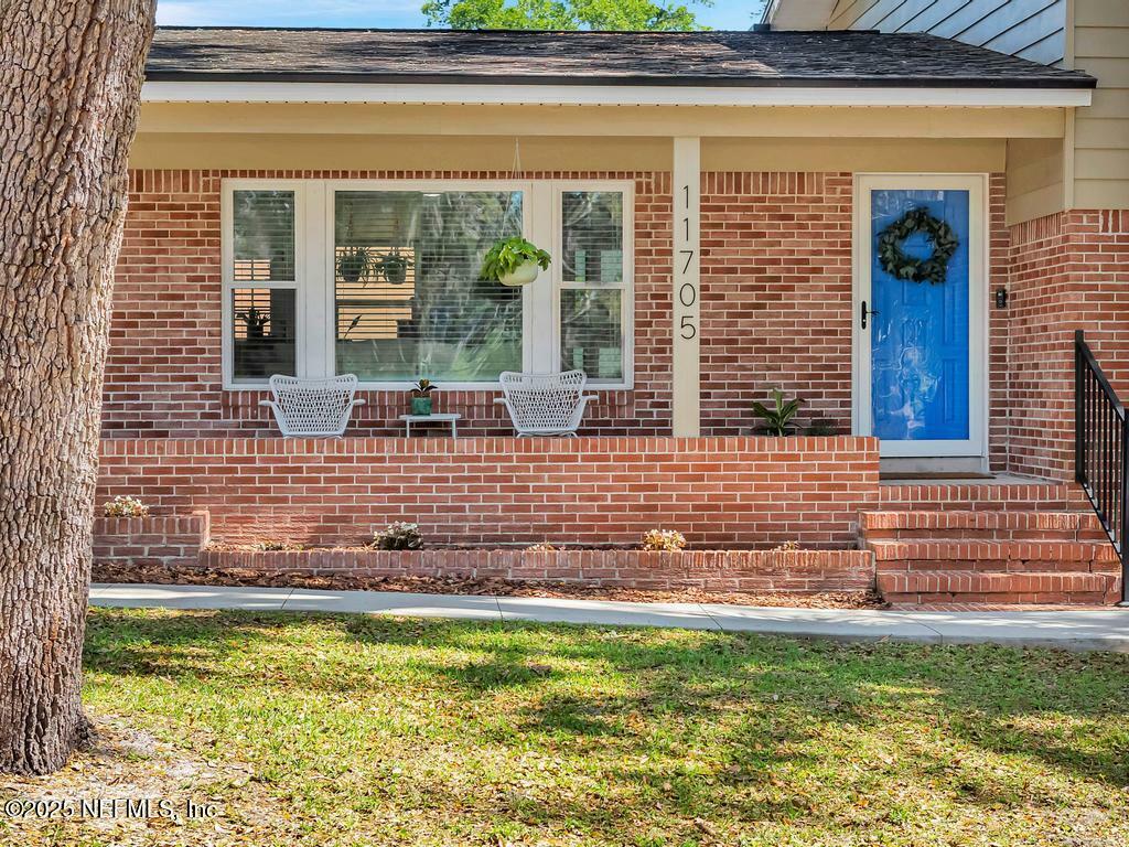 Property Photo: 11705 Francis Drake Drive FL 32225