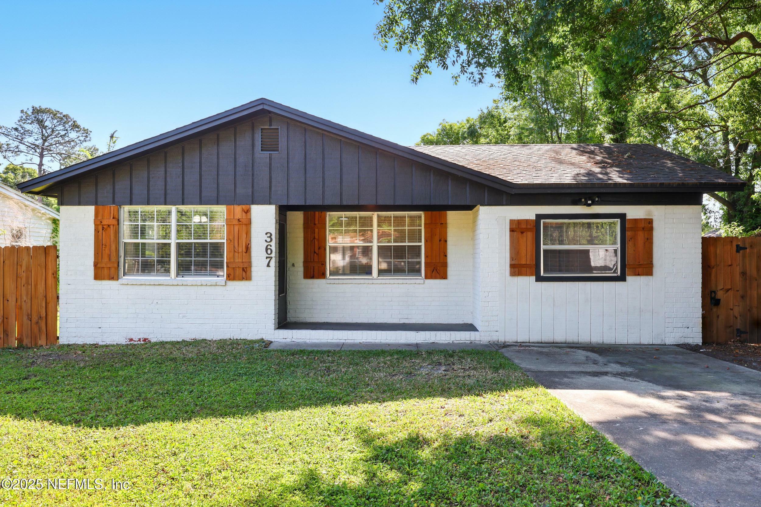 Property Photo: 367 Orange Avenue FL 32234
