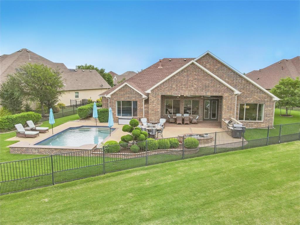 Property Photo: 9900 Lindenwood Trail TX 76207