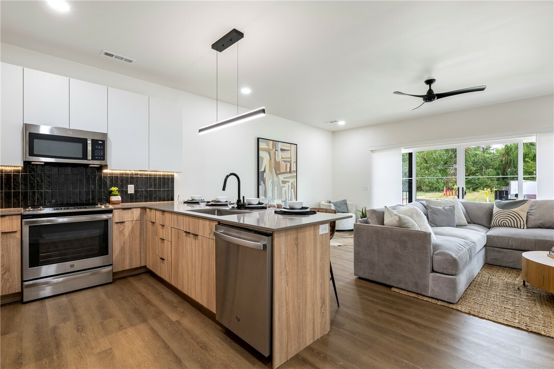 Property Photo: 945 SE 10th Street AR 72712