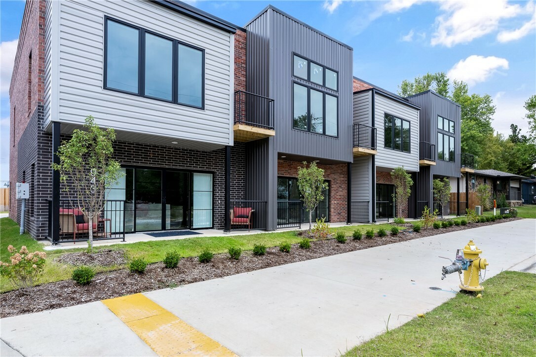 Property Photo: 945 SE 10th Street AR 72712