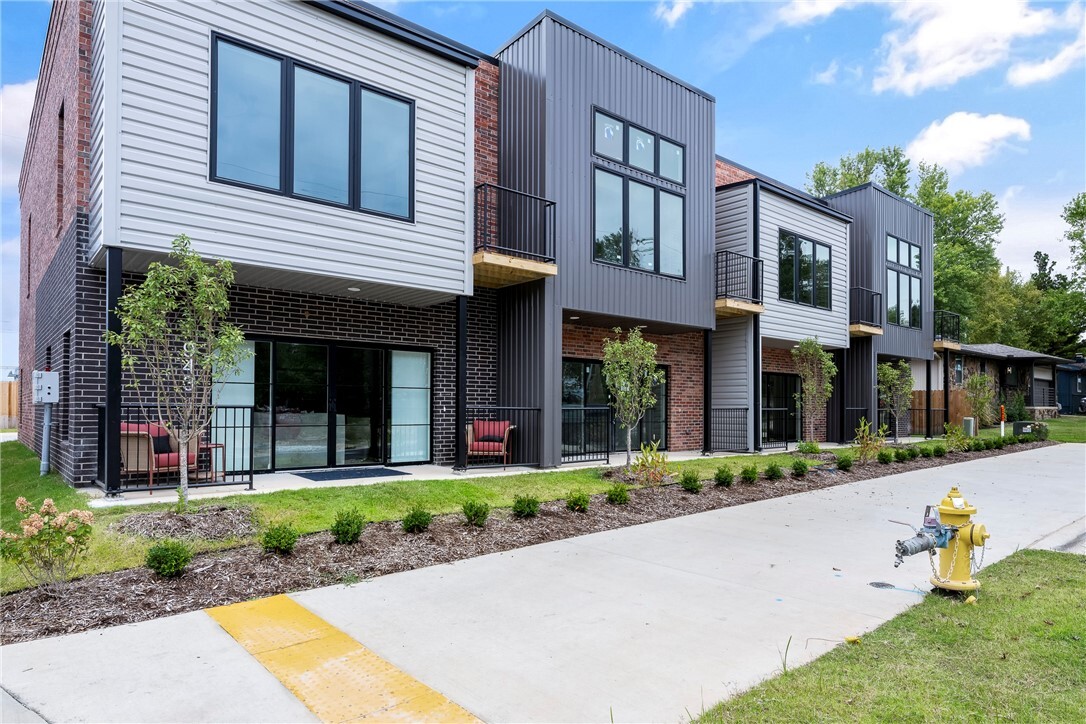 Property Photo: 945 SE 10th Street AR 72712