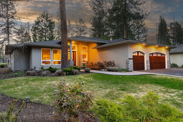 Property Photo: 60805 Currant Way OR 97702