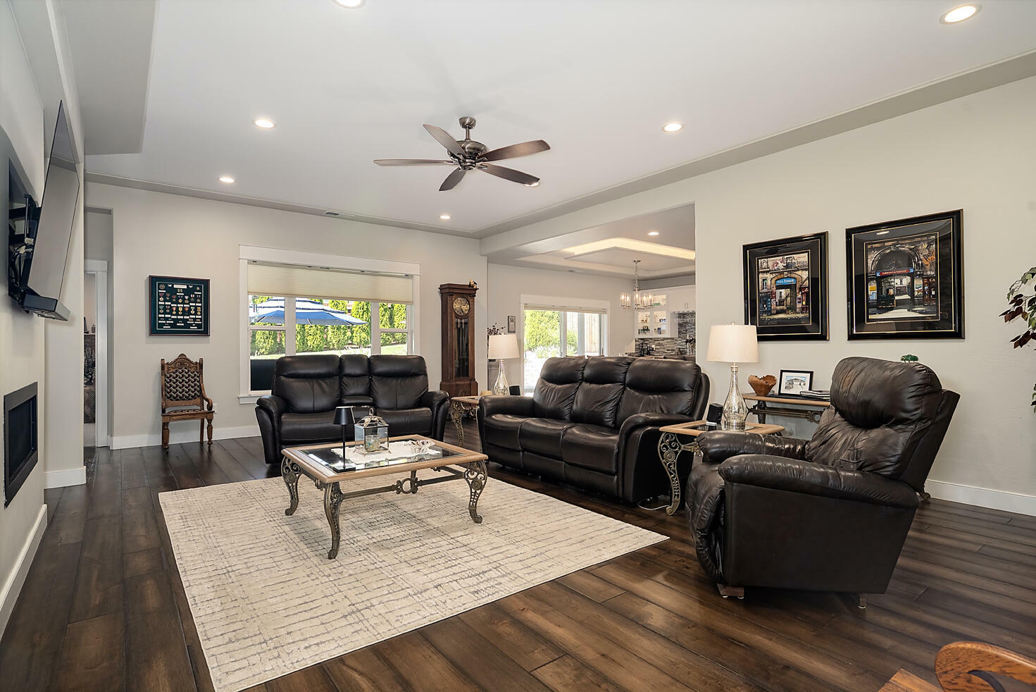 Property Photo: 4309 Navarro Springs Avenue OR 97504