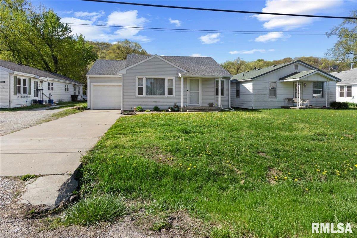 Property Photo: 706 Meadow Avenue IL 61611