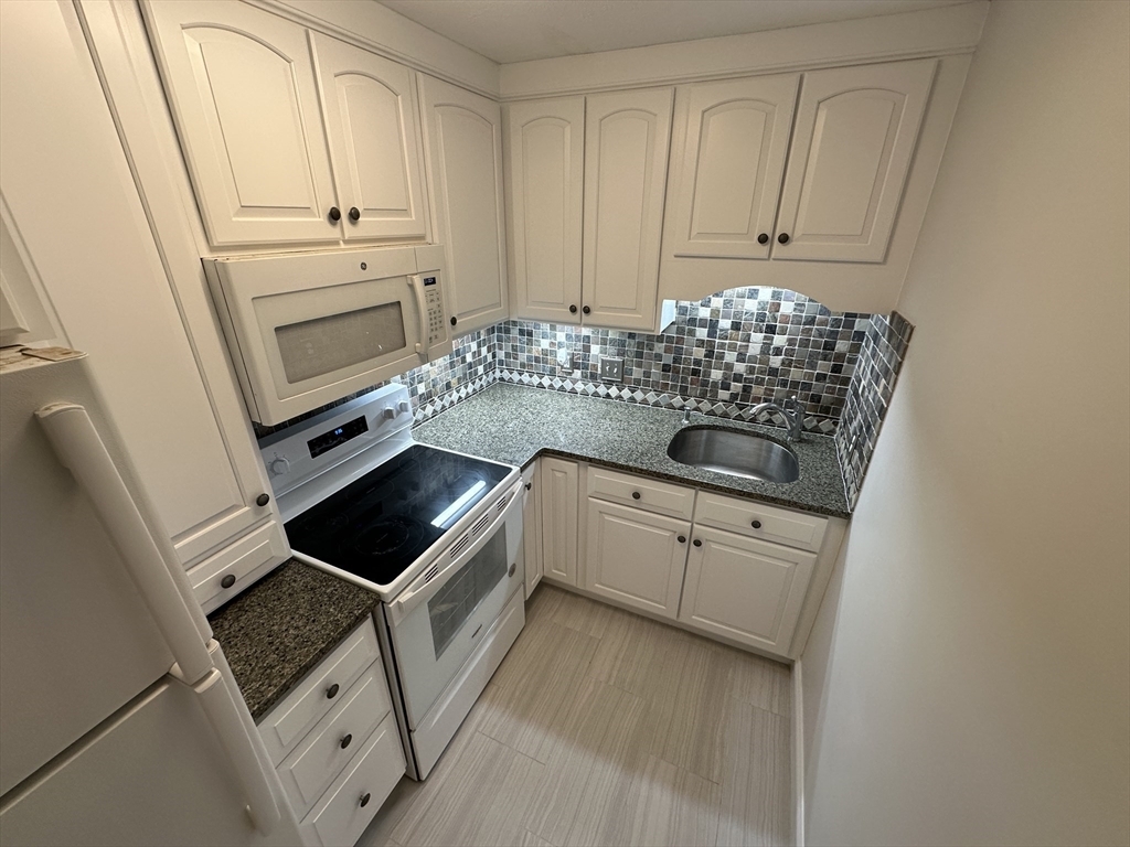 Property Photo:  11 Riverside Ave 4  MA 01923 