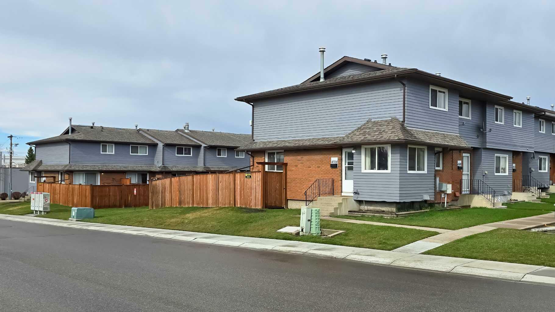 Property Photo: 4504 47 Street 201 AB T4G 1P5