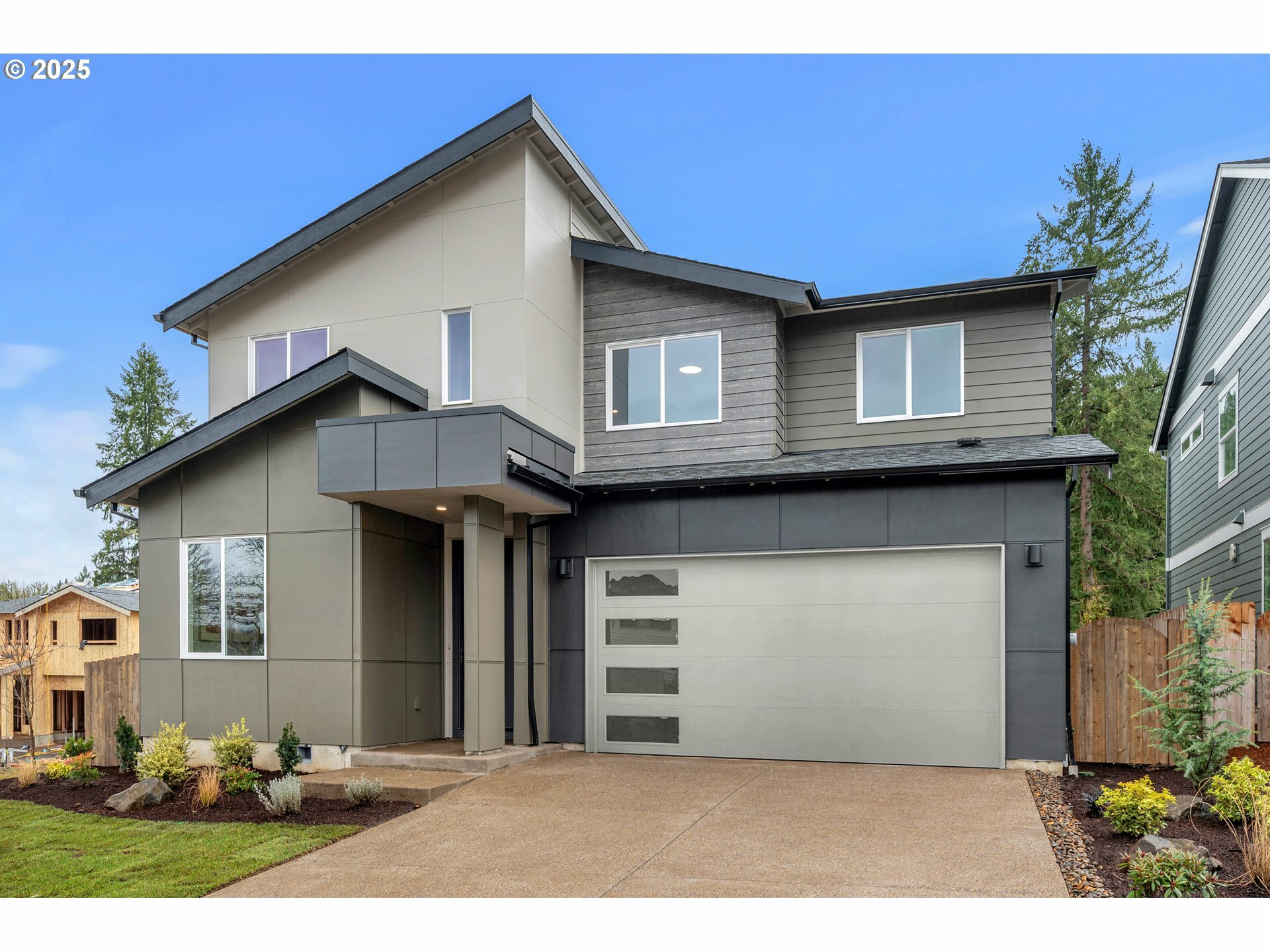 Property Photo: 24458 SW Robin Hood Pl OR 97140