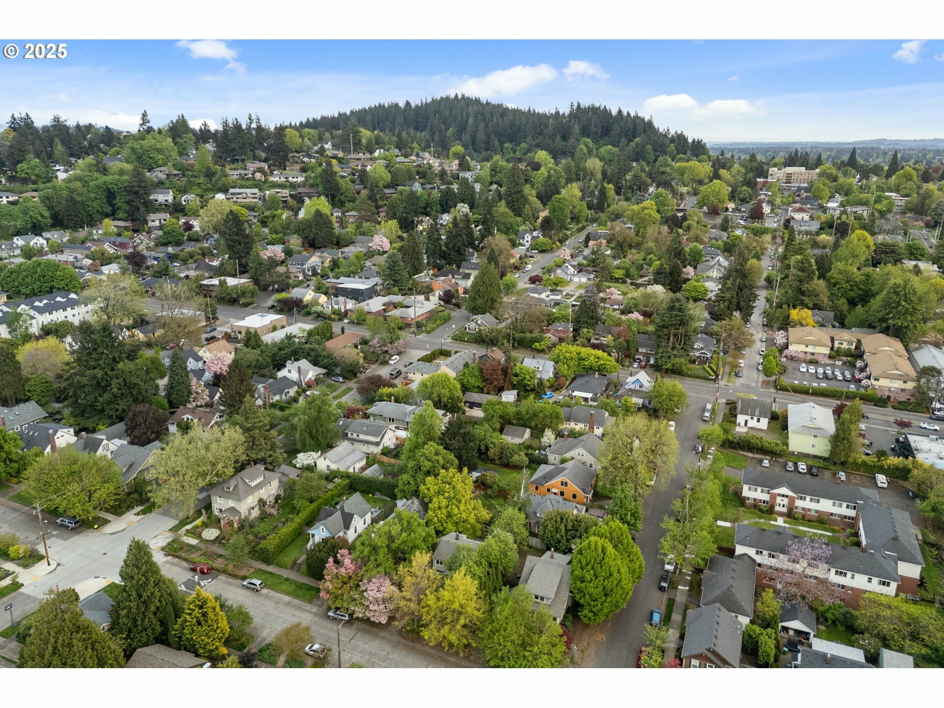 Property Photo: 6114 NE Davis St OR 97213