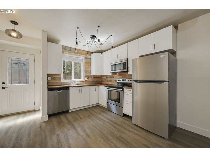 Property Photo:  7831 SW 34th Ave  OR 97219 