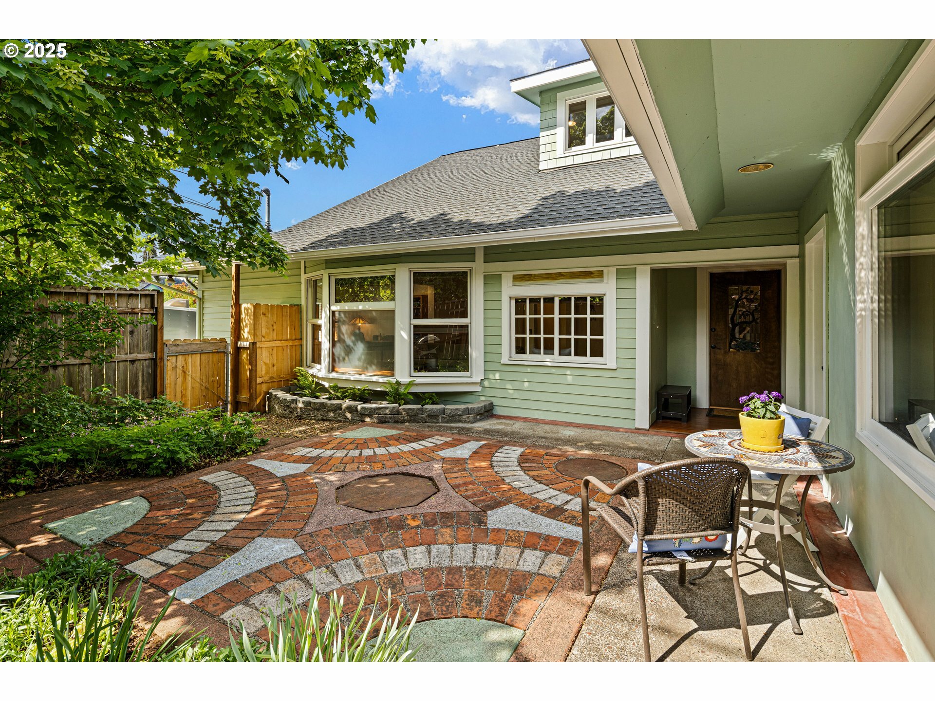 Property Photo: 2375 Madison St OR 97405