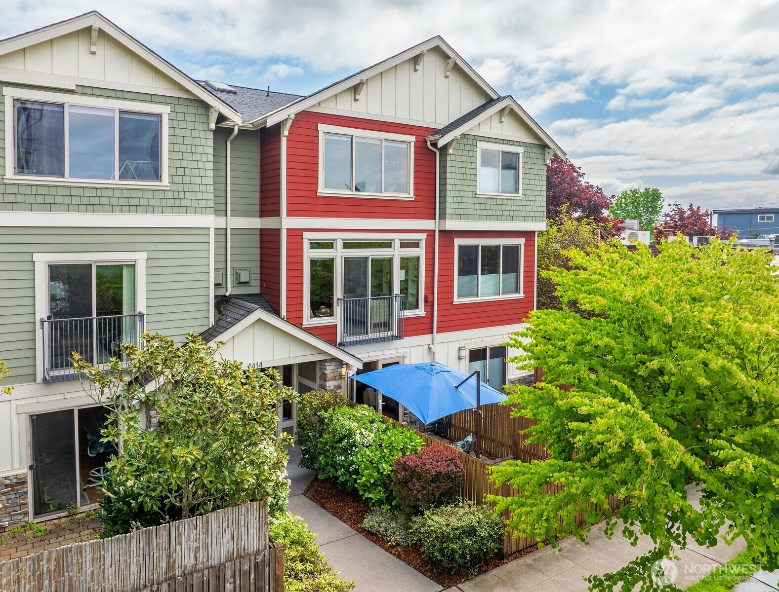 Property Photo: 1414 18th Avenue B WA 98122