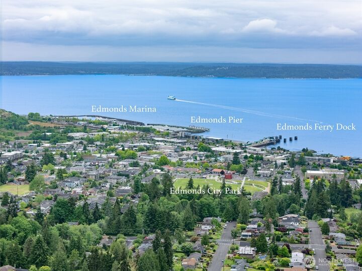 Property Photo: 431 12th Place N WA 98020