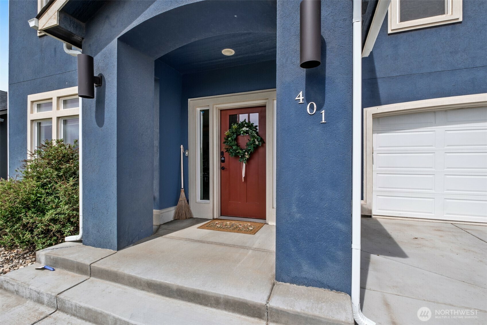 Property Photo: 401 SW R St SW WA 98848