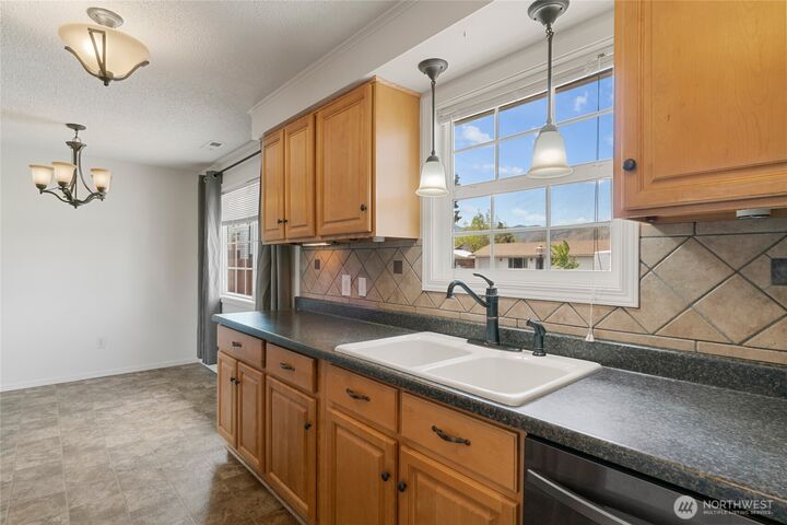 Property Photo:  303 S Jackson Pl  WA 98802 