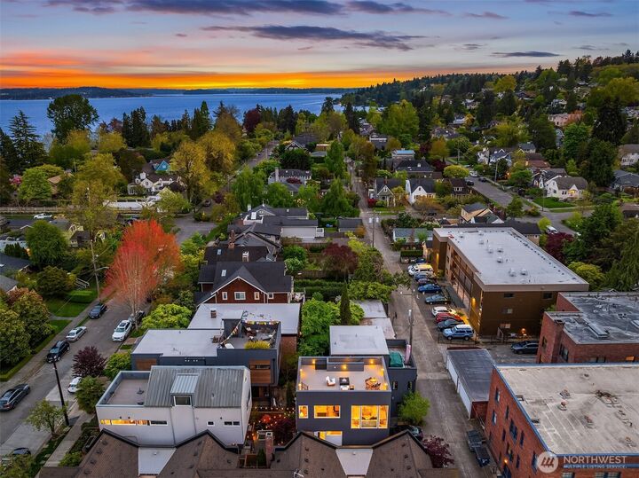 Property Photo:  1629  42nd Avenue E B  WA 98112 