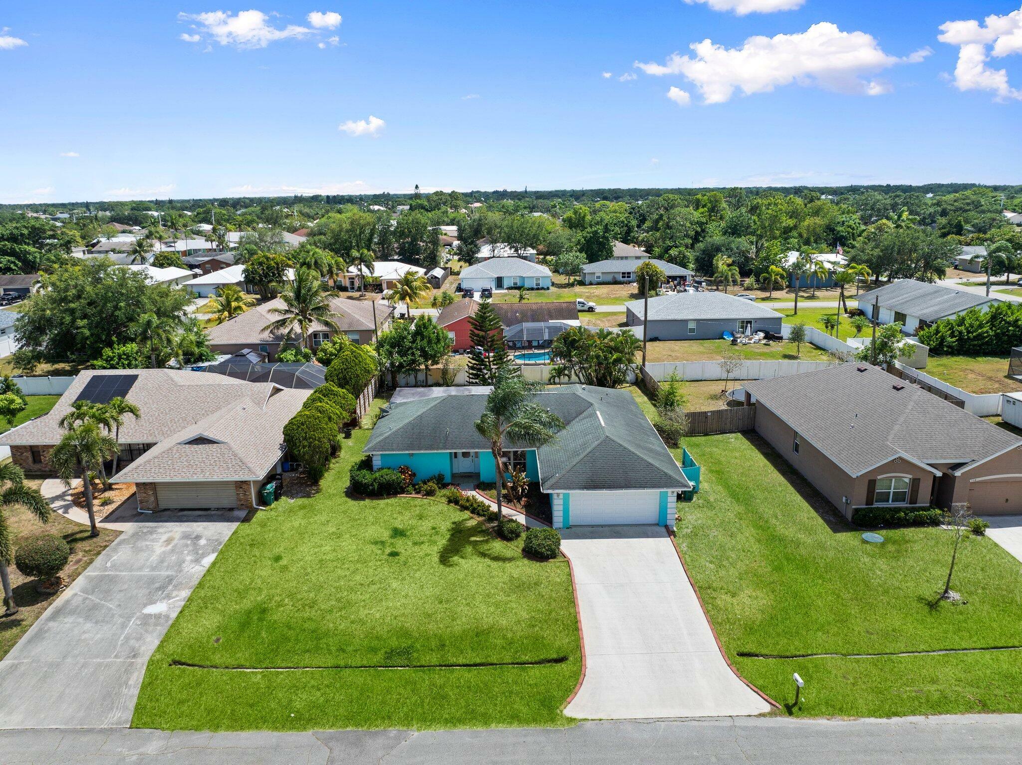 Property Photo: 130 SW Airview Avenue FL 34984
