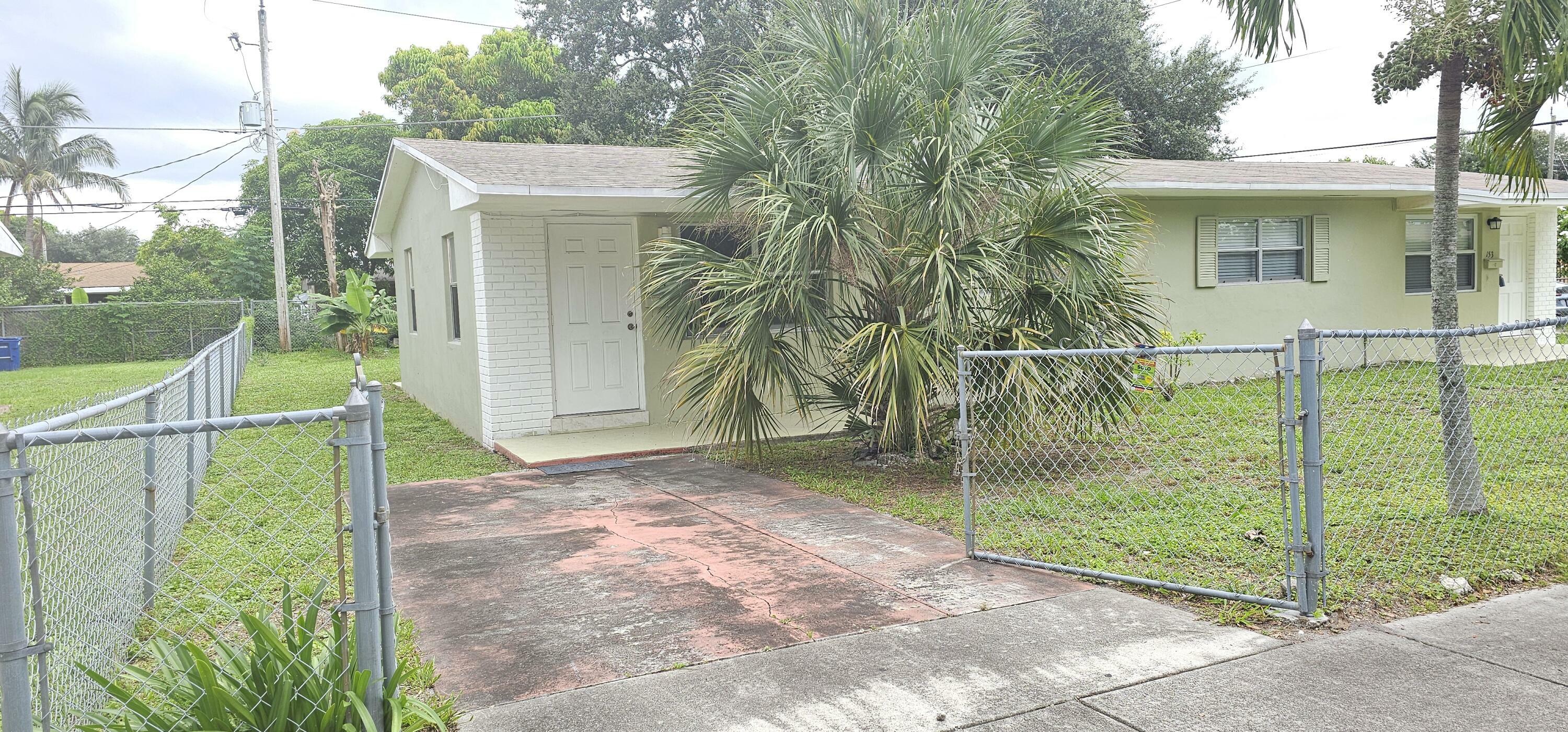 Property Photo: 151 NE 185th Terrace FL 33179