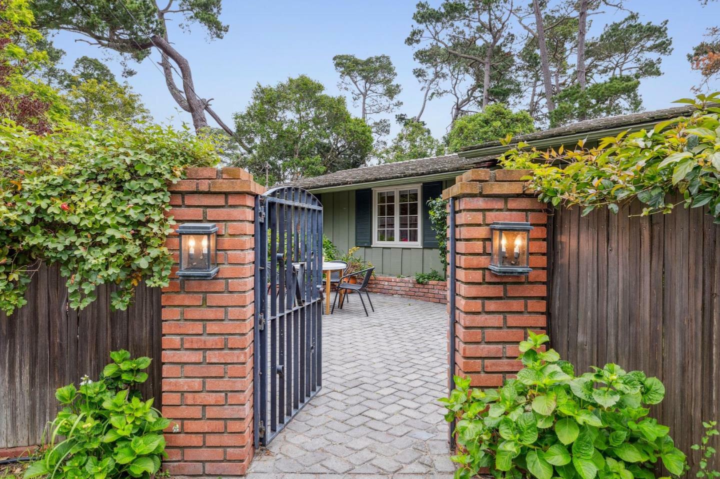 Property Photo: 2 SE Pine Ridge Way CA 93921