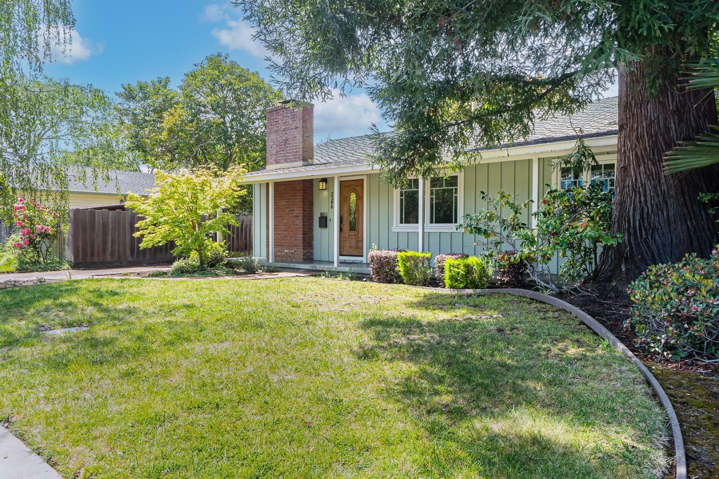 Property Photo: 2386 Santa Catalina Street CA 94303