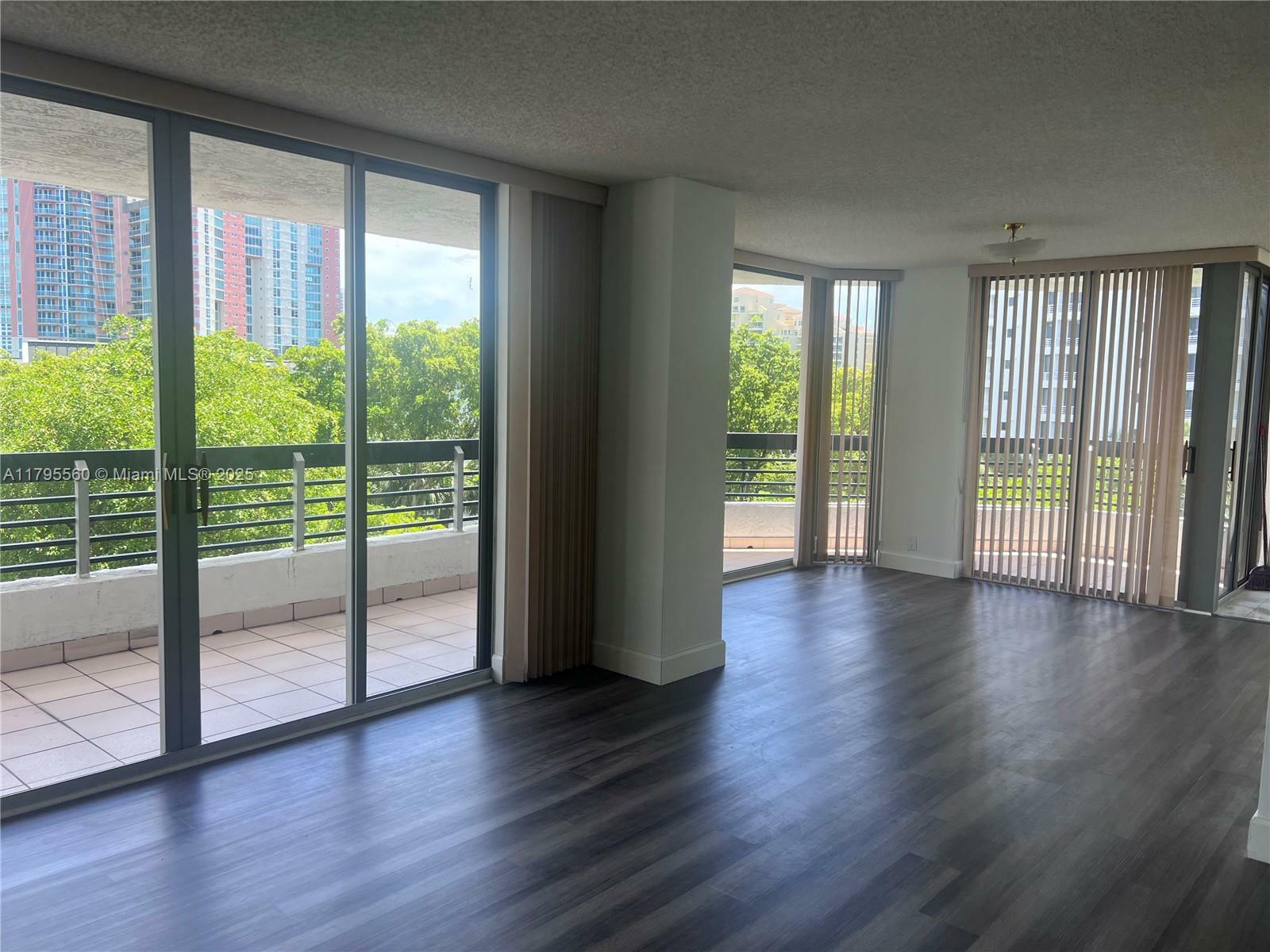 Property Photo: 3400 NE 192nd St 504 FL 33180