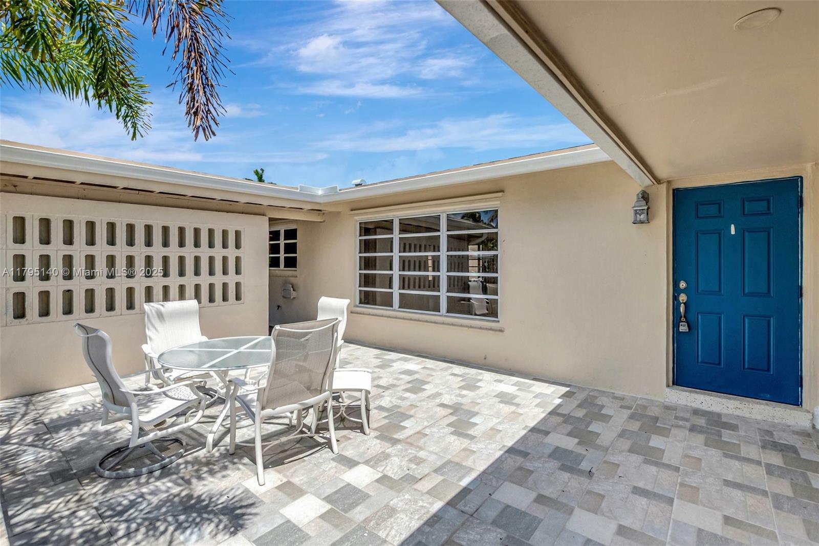 Property Photo: 261 NE 28th Rd FL 33431