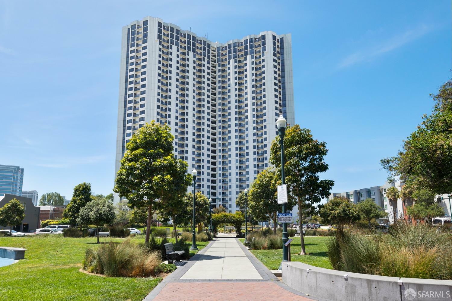 Property Photo: 6363 Christie Avenue 1823 CA 94608