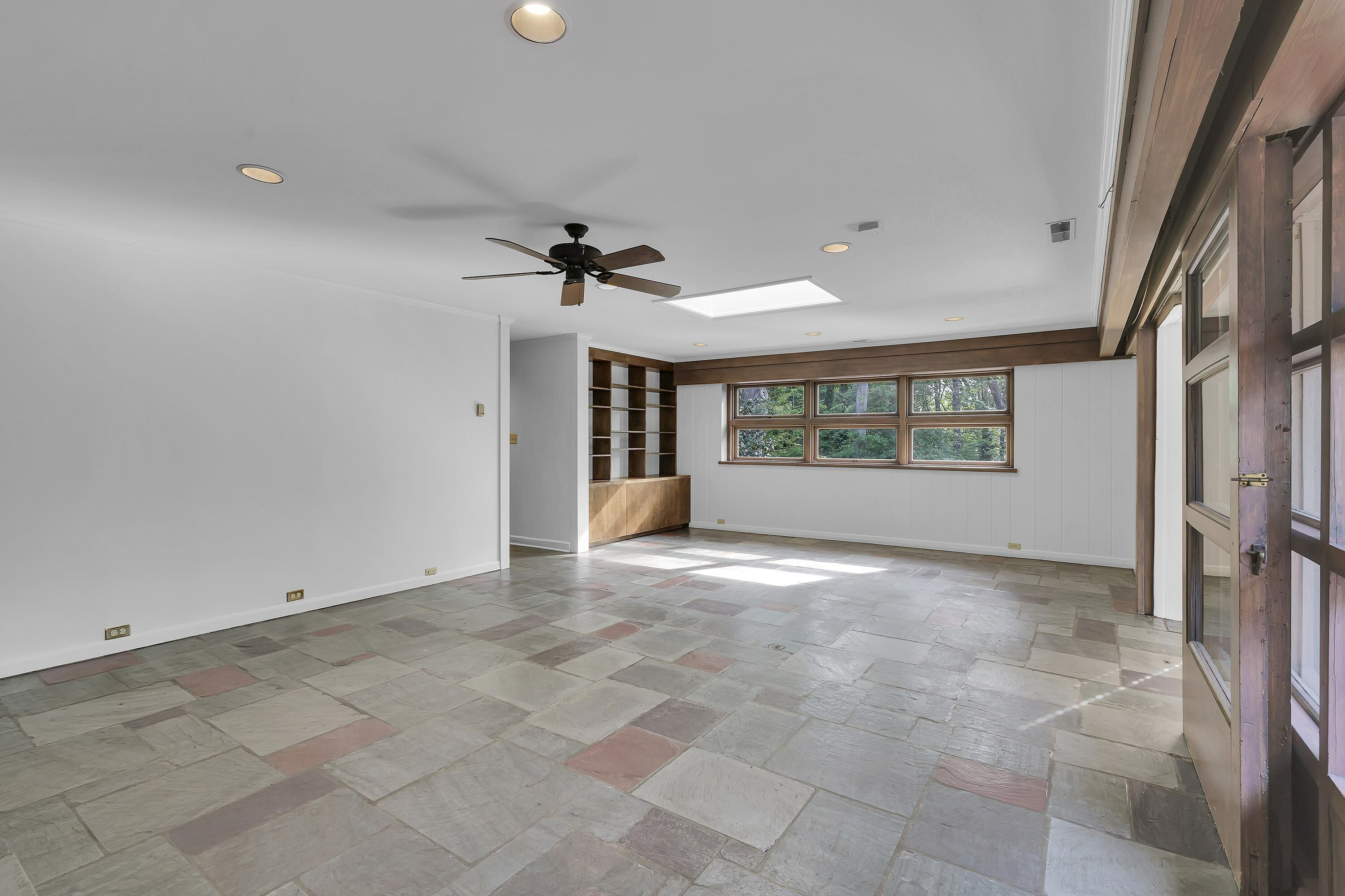 Property Photo: 915 Brentwood Drive SC 29302