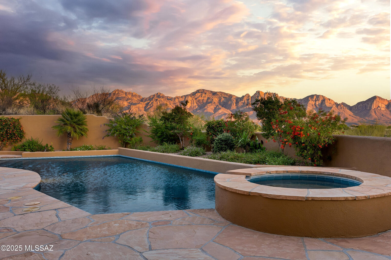 Property Photo:  730 E Cool Mist Drive  AZ 85755 