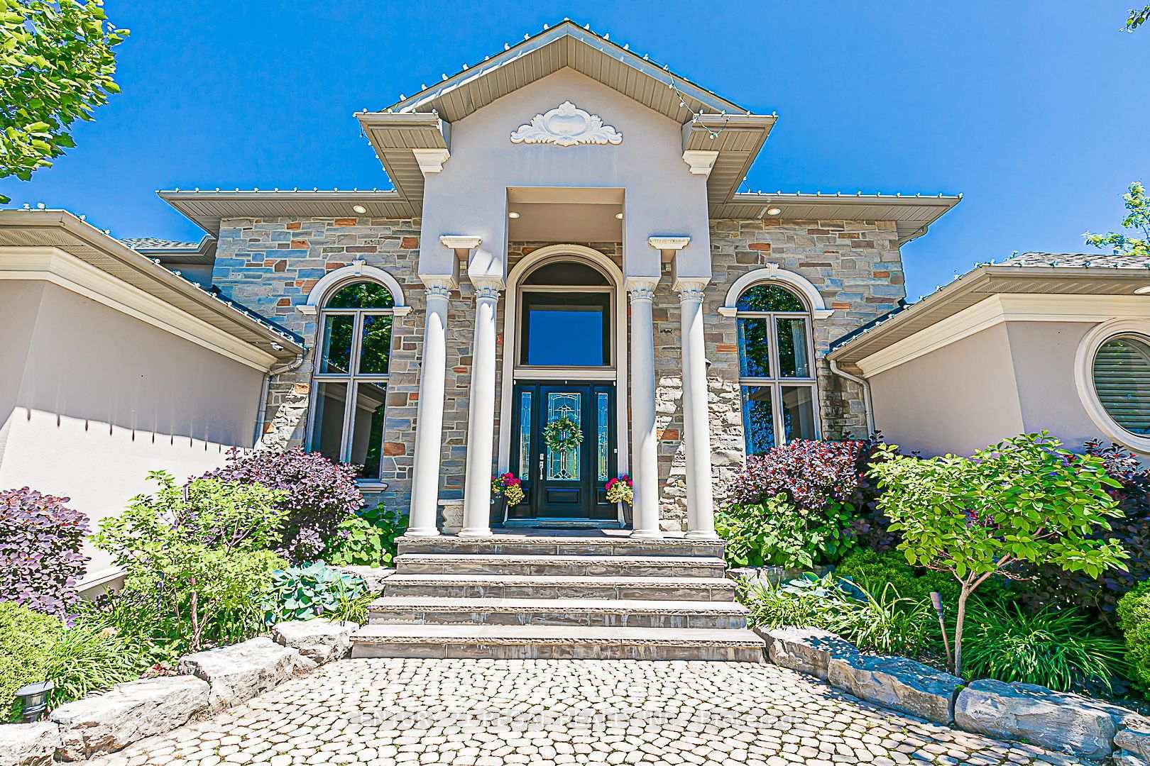 16 Lake Woods Drive  Whitchurch-Stouffville ON L4A 1P9 photo