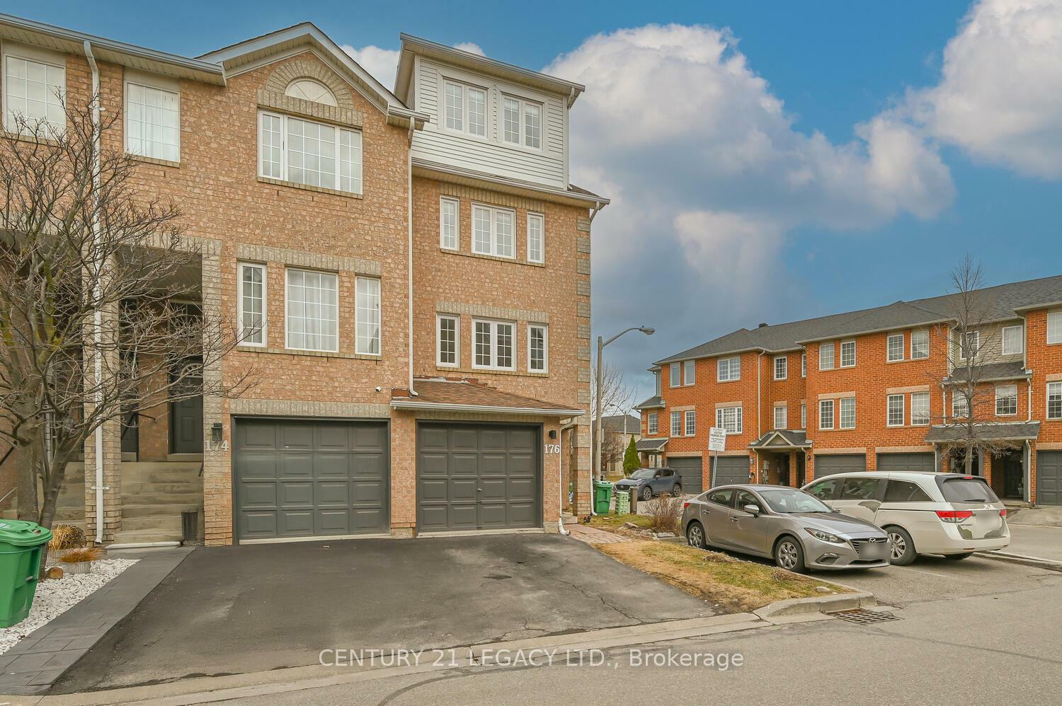 Photo de la propriété: 176 Spadina Road ON L6X 4X6