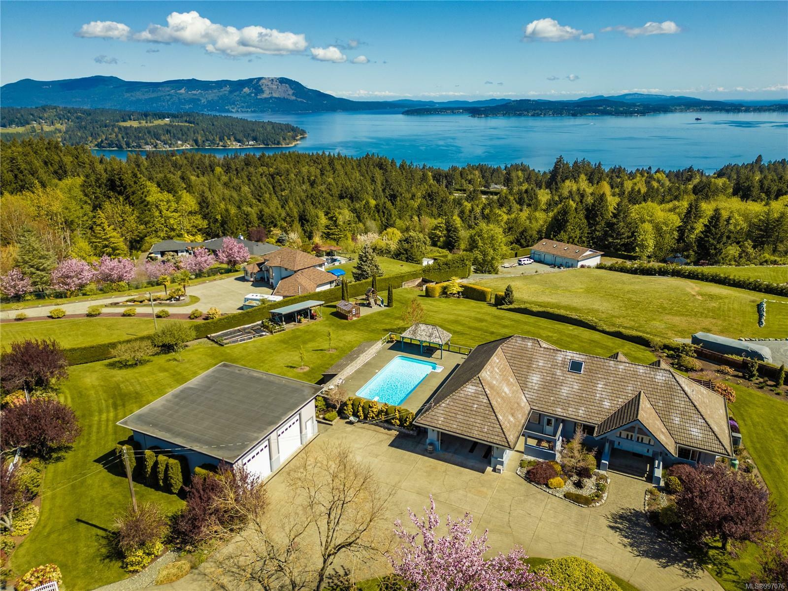 Property Photo: 2321 Boulding Rd BC V0R 2P0