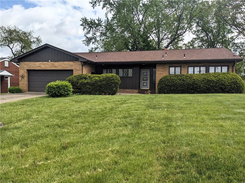 Property Photo:  211 Wainwright Dr  PA 15132 