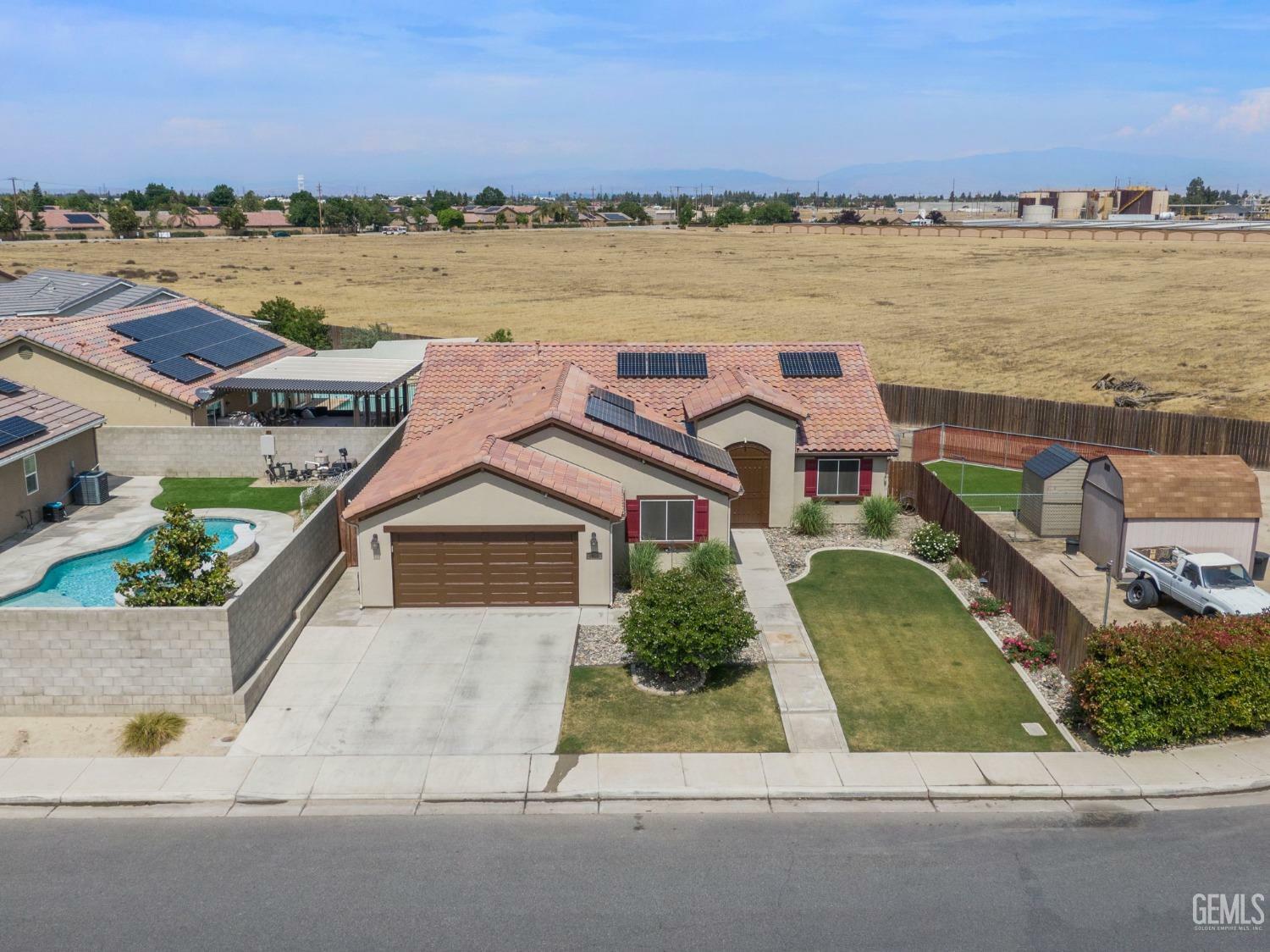 Property Photo:  6814 Clear Water Creek Way  CA 93311 
