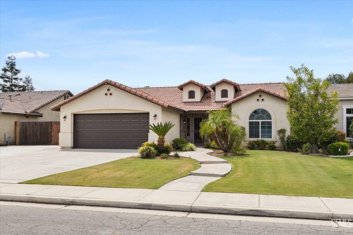 Property Photo: 301 W Lido Isle Way CA 93314