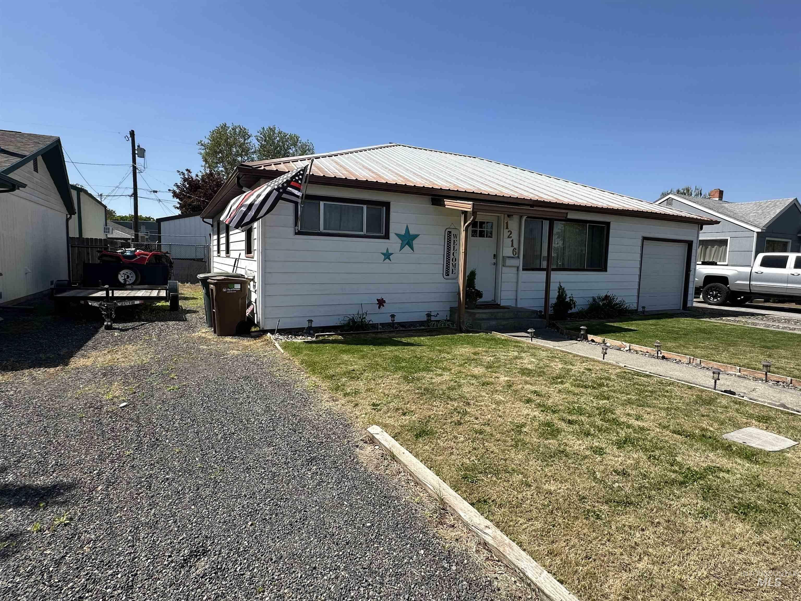 Property Photo: 1216 4th Street WA 99403