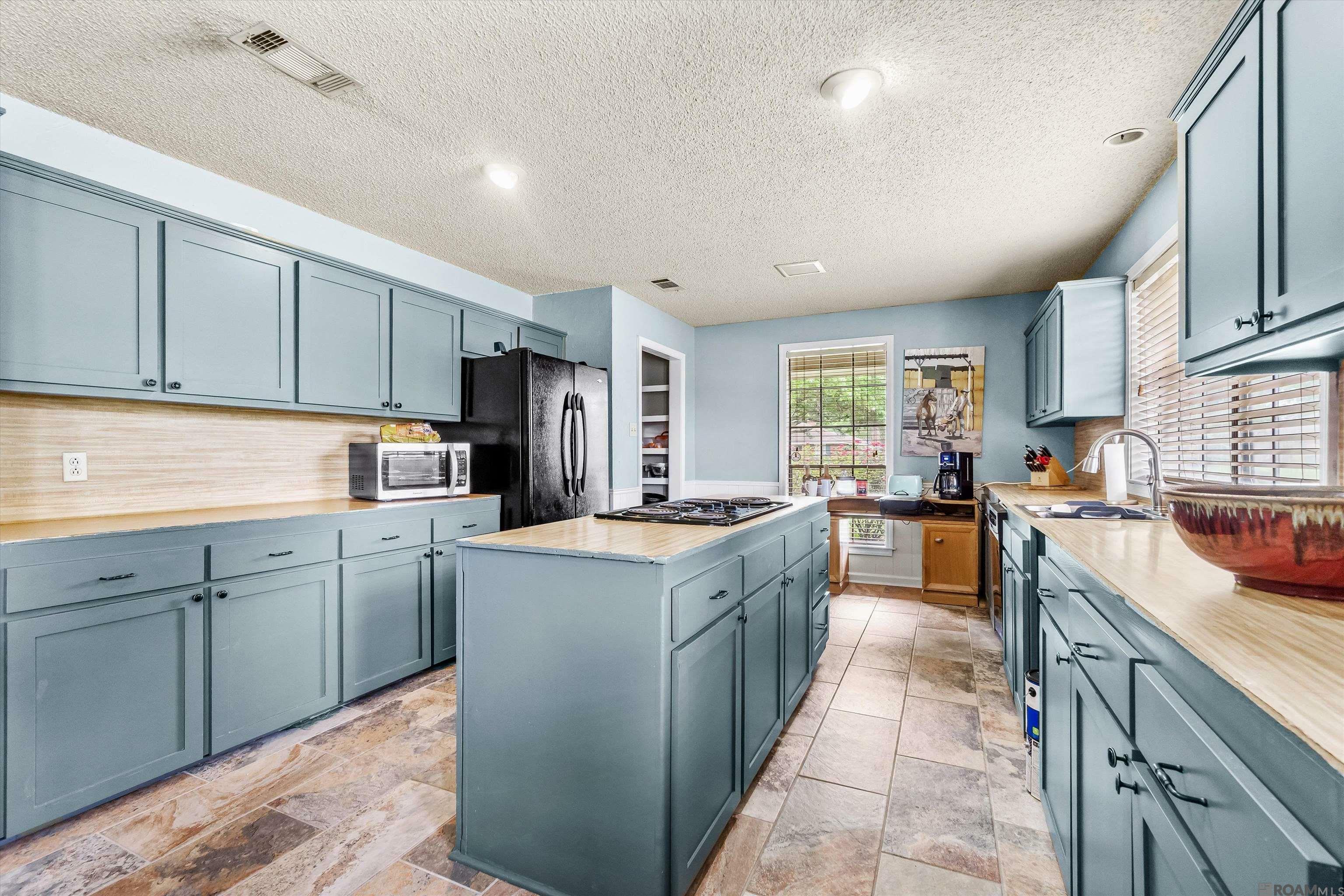 Property Photo: 5853 Hickory Ridge Bl LA 70817