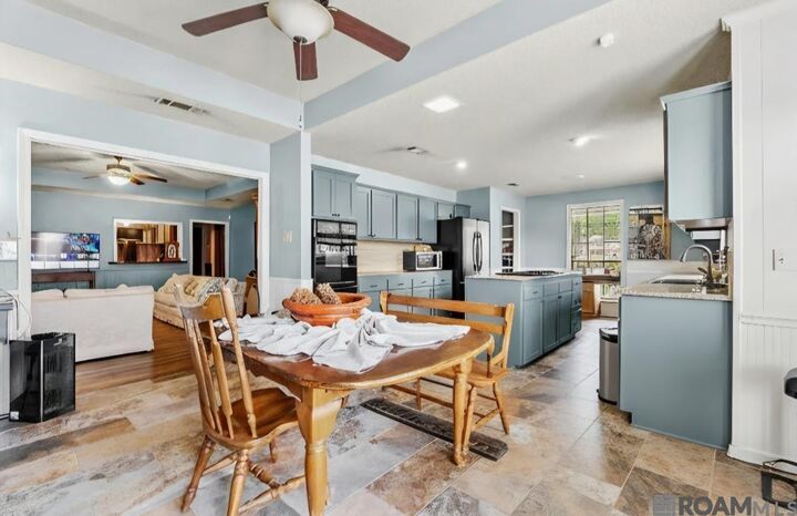 Property Photo: 5853 Hickory Ridge Bl LA 70817